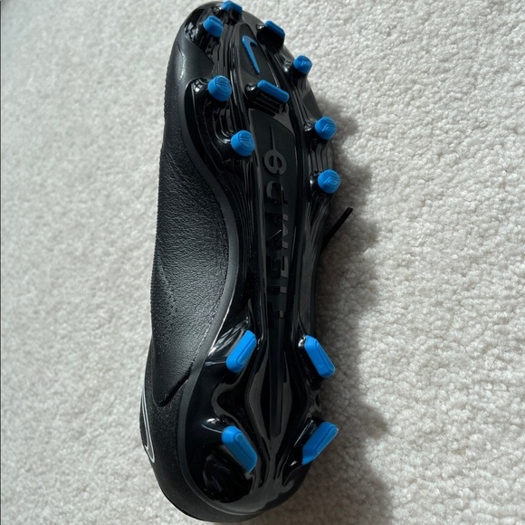 Nike Tiempo Legend 9 Academy FG Soccer Cleats - Picture 5 of 7